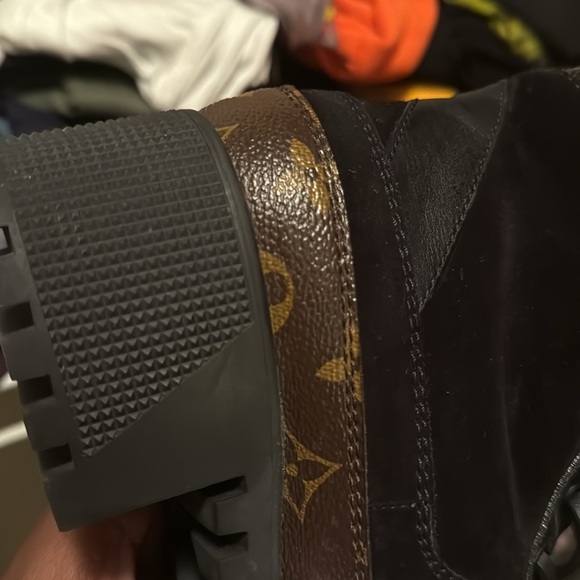 Selling Louis Vuitton boots wore like 5 times .. pretty much new. - Picture 9 of 11